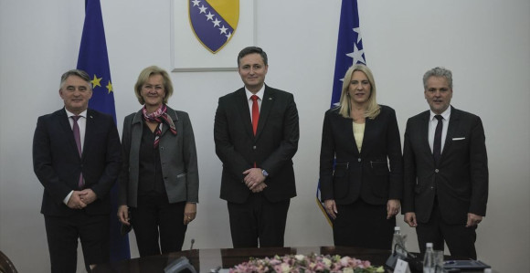 Ajhorst od vlasti traži izvještaj o reformama u BiH