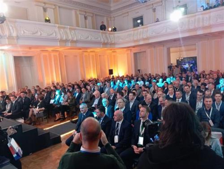 Vlada radi po zakonu, nema privilegovanih