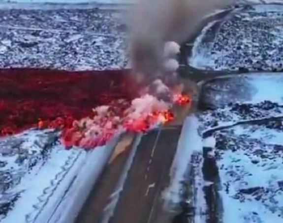 Вулкан на Исланду избацује лаву и до 80 метара висине