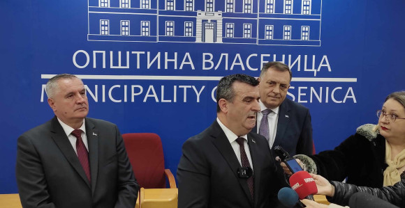 Аутократе, партократе прилагођавају сами себи амбијент у којем владају