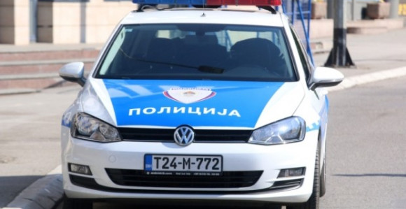 Gradiška: Sudar četiri automobila, povrijeđena žena