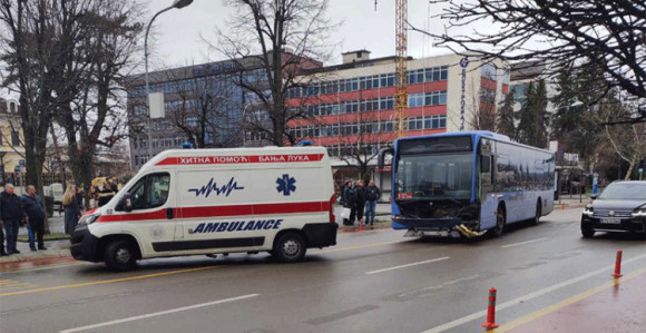 Sudar autobusa i hitne pomoći, ima povrijeđenih