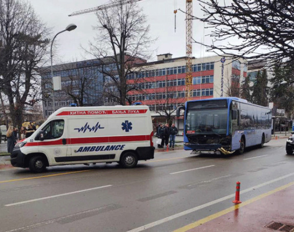 Sudar autobusa i hitne pomoći, ima povrijeđenih