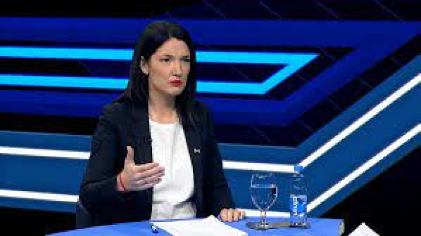 Baji, ali i drugim pjevačima nije mjesto u školskom dvorištu
