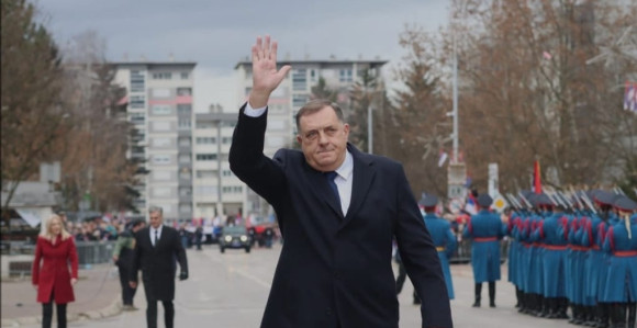 Uvođenjem svih paketa sankcija Rusiji pod okriljem BiH, Dodik je zabio nož u leđa Srbiji, ostavljajući je samu protiv Zapada