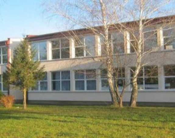 Teško povrijeđena djevojčica koja je pala sa prozora