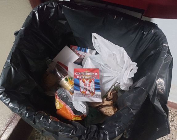 Plakati završili u smeću, roditelji: "Ovo je sramota"!