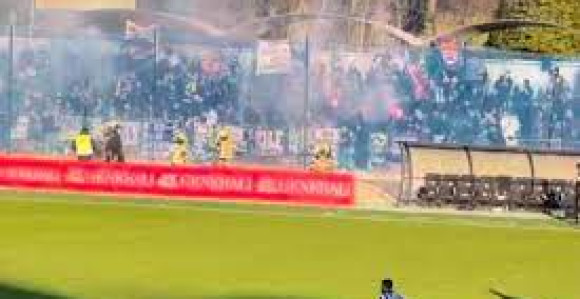 Eksploziv s tribine povrijedio šest igrača (VIDEO)