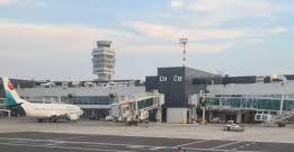 Slijetanje i polijetanje na aerodromu bili suspendovani