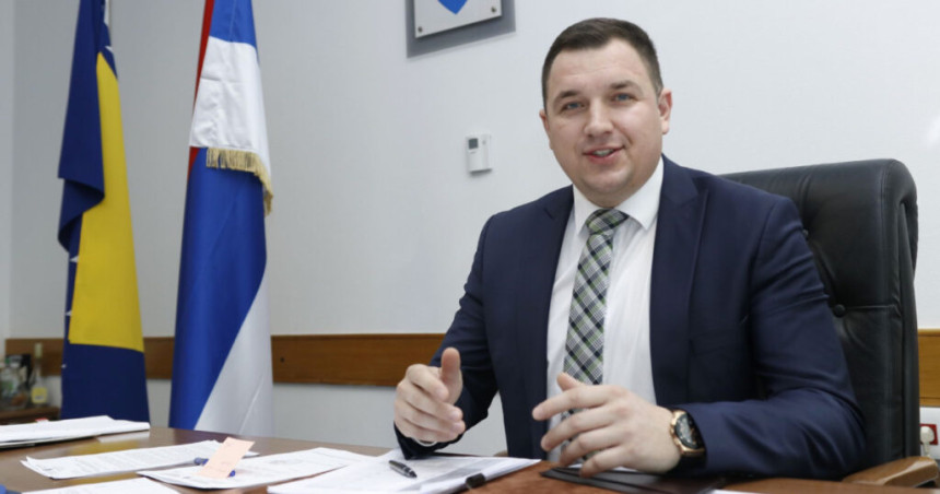 Ministar u toku čitavog mandata varao državu