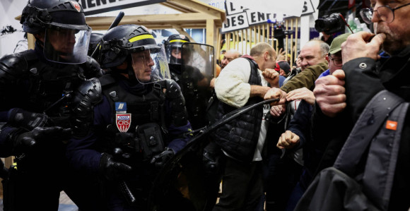 Sukob farmera i policije na sajmu u Parizu