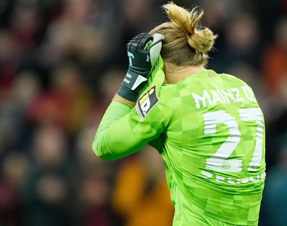 Nevjerovatan kiks golmana Majnca (VIDEO)