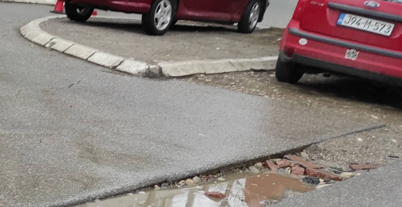 Potrebno terensko vozilo za prilaz Poliklinici u BL