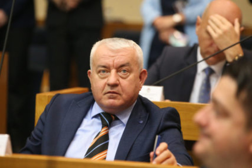 Одлуке Уставног суда су коначне, све остало је само представа Додика