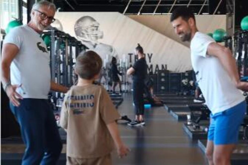 Novak sa sinom u teretani, Stefan imitirao tatu