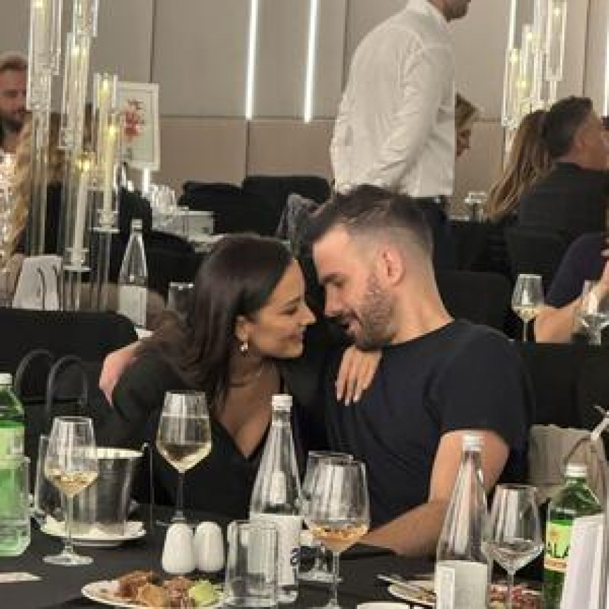 Prija otkrila tajnu: Evo šta Filip radi u krevetu...