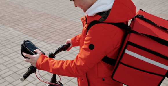 Prevale i po 100 km za siću: Dostavljači na margini