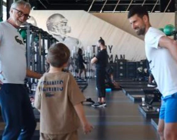 Novak sa sinom u teretani, Stefan imitirao tatu