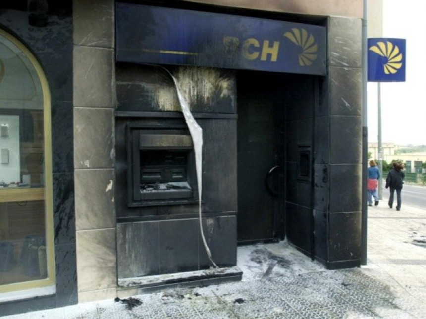 Snažna eksplozija raznijela bankomat, novac ukraden