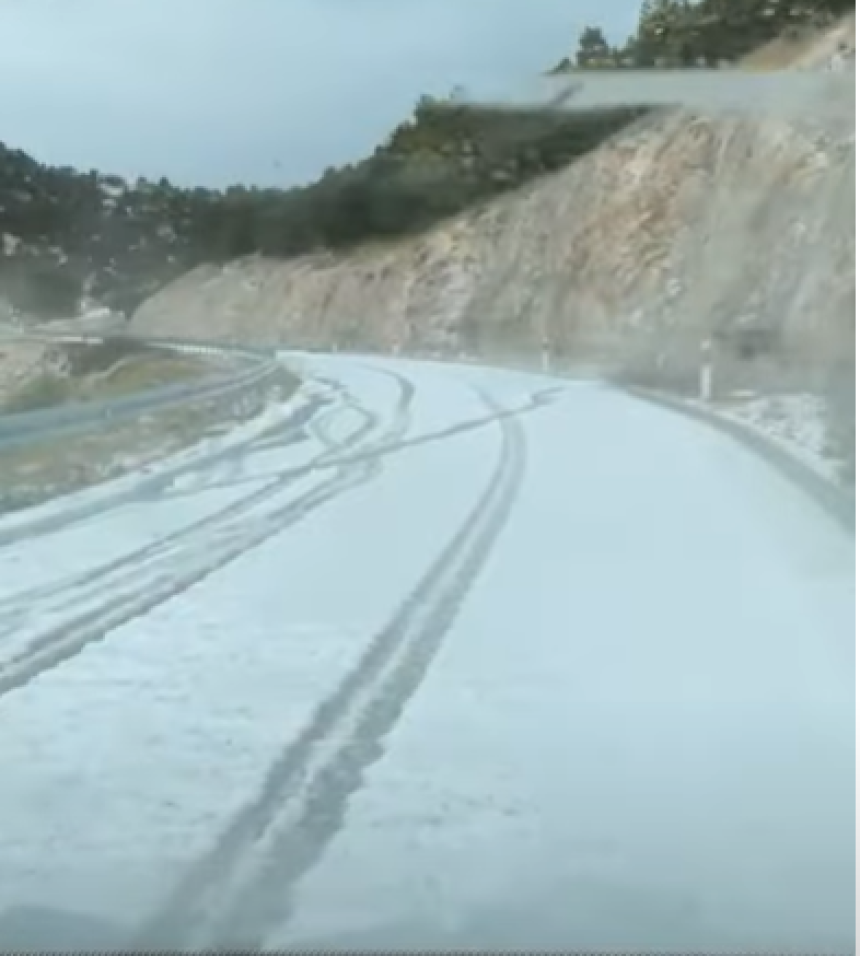 Snažno nevrijeme pogodilo Dalmaciju, bujice na cestama