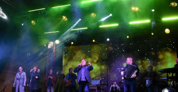 Više od 15.000 Brčaka pjevalo sa Halidom Bešlićem