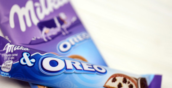 Povlače čokoladicu Milka Oreo, puna plastike