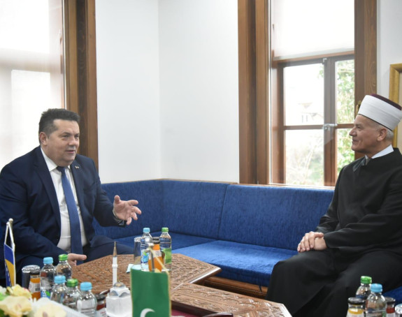 Nenad Stevandić u ugodnom razgovoru sa muftijom
