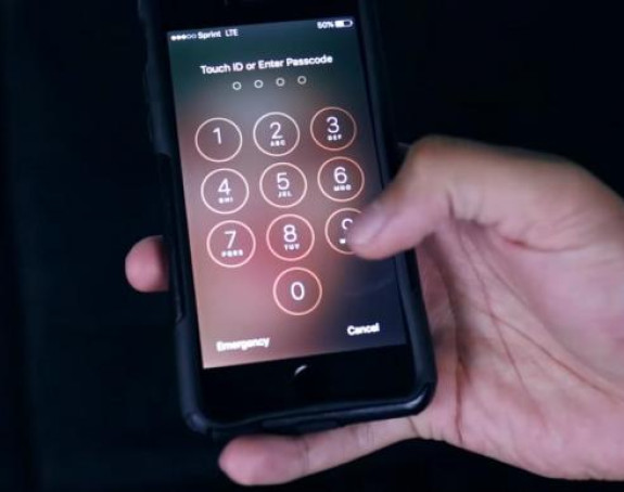 Zaboravila telefon u kafiću, a u njemu jezivi snimci
