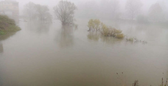 Izlila se Una kod Kostajnice, voda ušla u vikendice