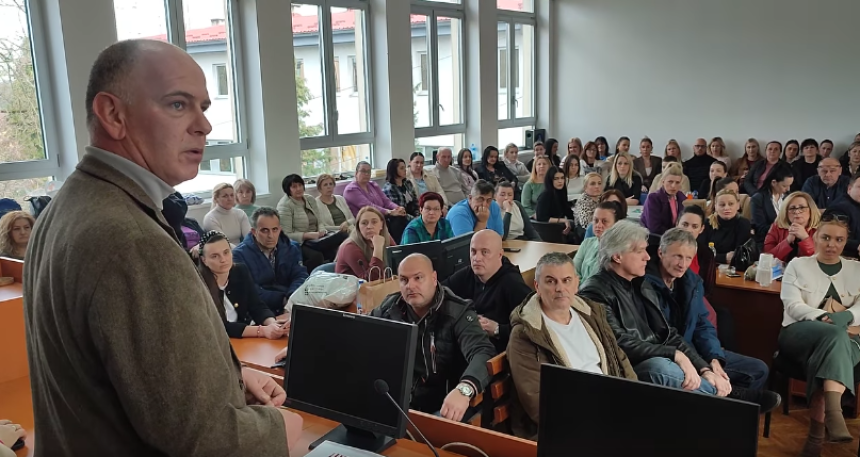 Radnicima koji su u štrajku prijetnje iz ministarstva