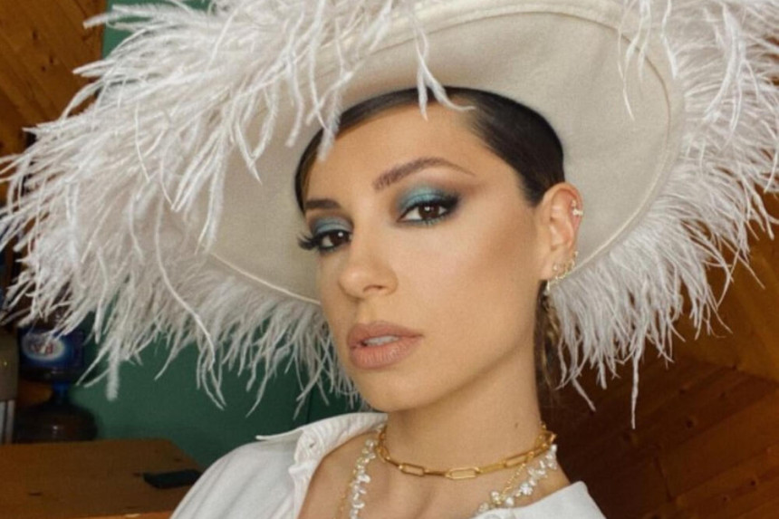 Sara Jo hitno operisana pa se oglasila iz bolničke postelje!