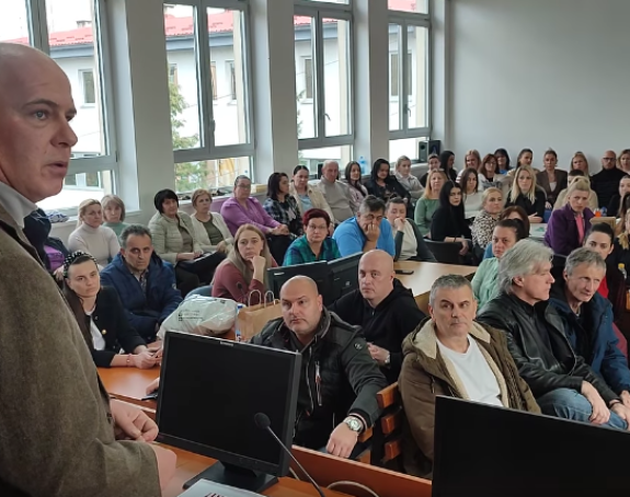 Radnicima koji su u štrajku prijetnje iz ministarstva