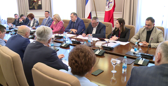 Sankcije, štrajkovi, dugovi, presude - Vlast ignoriše sve veće probleme