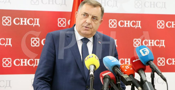 Додик повлачи рачуне из банака, плату ће примати готовински