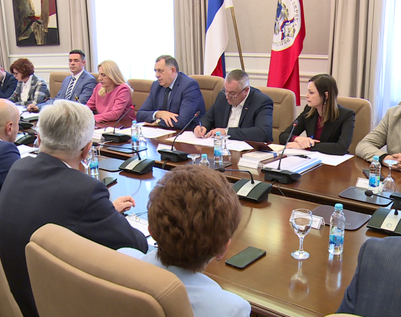 Sankcije, štrajkovi, dugovi, presude - Vlast ignoriše sve veće probleme