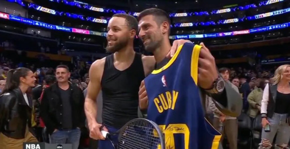 Đoković i Kari razmijenili dres i reket (VIDEO)