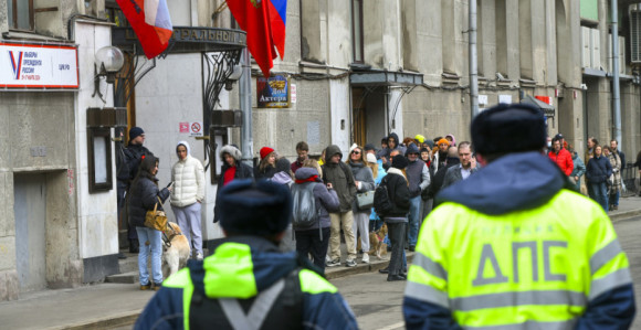Protesti opozicije na biračkim mjestima u Rusiji