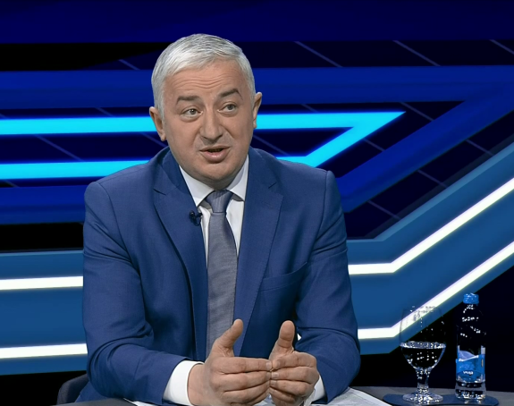 "Невјероватно упињање Тројке да одбрани Додика"