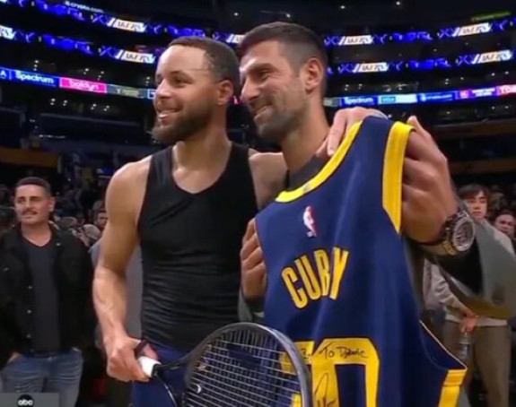 Đoković i Kari razmijenili dres i reket (VIDEO)