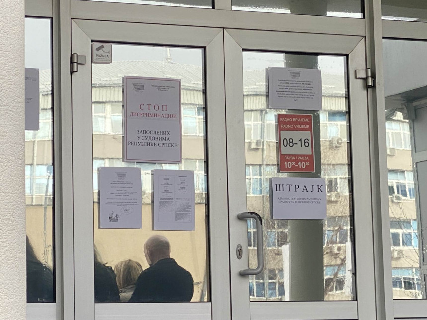 Štrajkačka straža ispred pravosudnih institucija