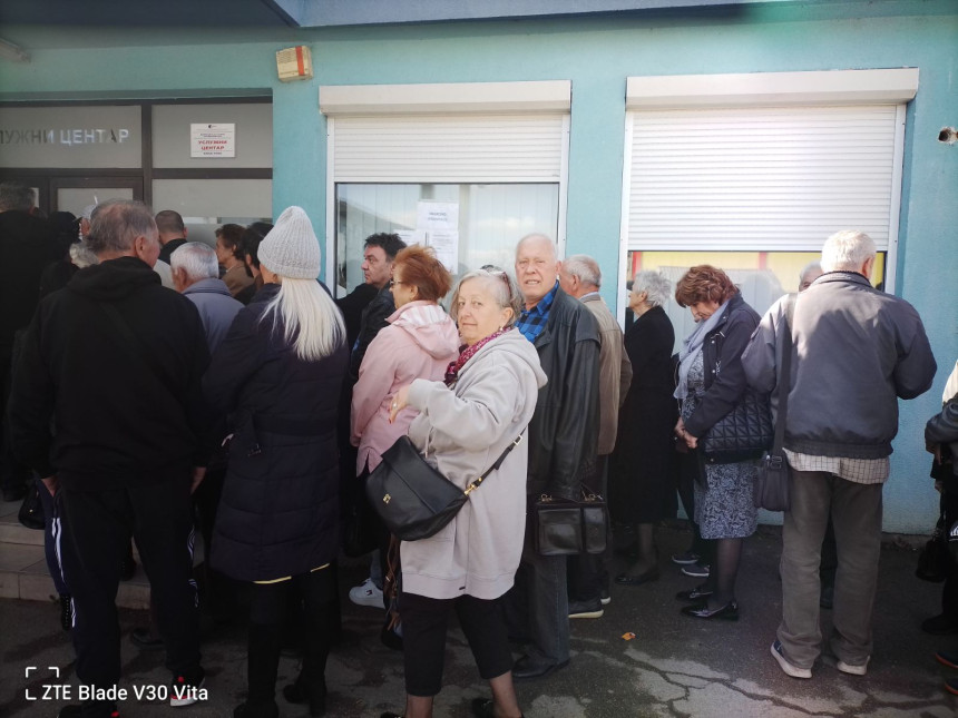 Šest sati se čeka: Nehuman odnos prema građanima