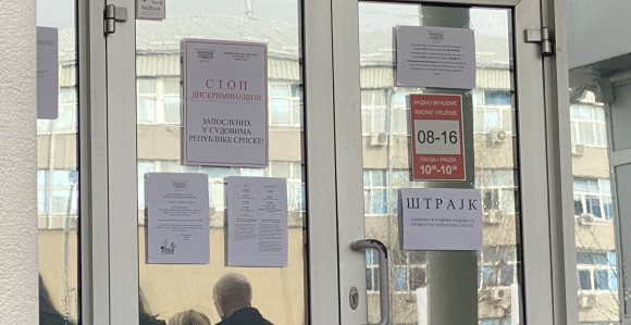 Štrajkačka straža ispred pravosudnih institucija