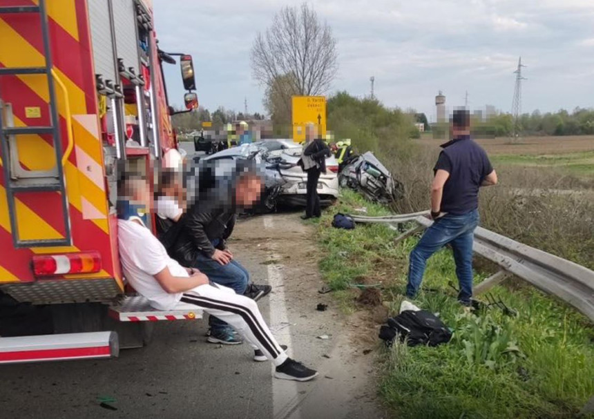 Kamion naletio na kolonu vozila, 18 osoba povrijeđeno