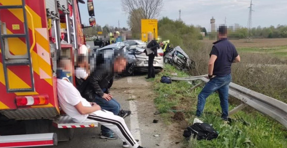 Камион налетио на колону возила, 18 особа повријеђено