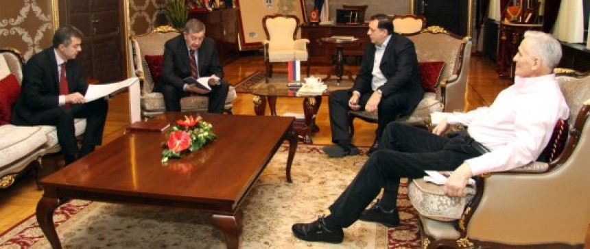 Radmanović napušta SNSD, ponovo aktivira svoju partiju?