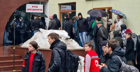 Москва: Грађани и даље у редовима чекају да дају крв