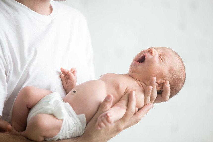 Tata slučajno uzeo iz porodilišta pogrešnu bebu!?