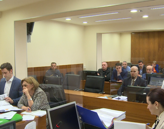 "Poredali su mi dokumente i čekali da potpišem"