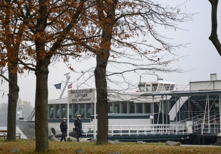 Бугарски крузер са 160  путника ударио у зид на Дунаву