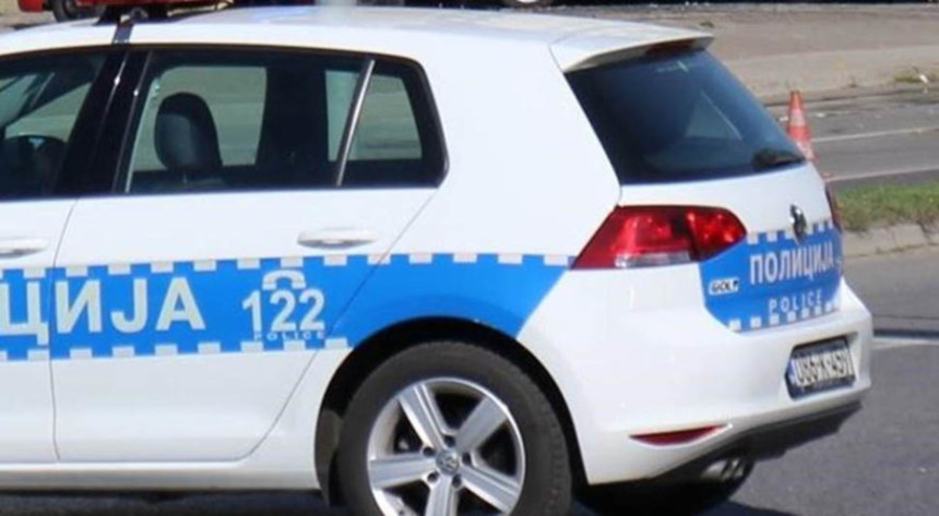 Udes na putu Trebinje-Bileća, prevrnuo se automobil